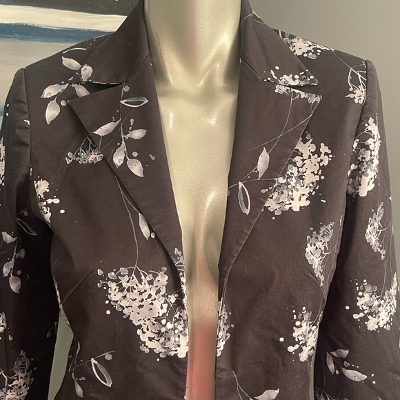 REBA Chic Floral Black & White Jacket Sz. 4 NWOT - Picture 3 of 15